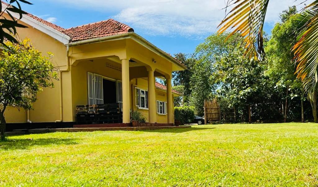 Buutu Nest Panzió Jinja Kültér fotó